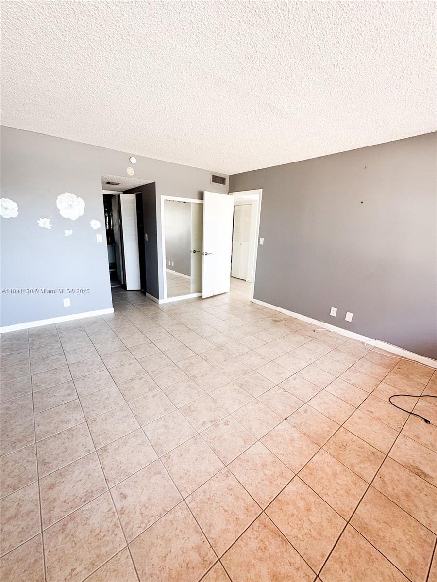2025 Ne 164th St 206 Property Photo 3
