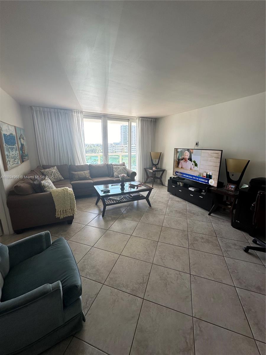 100 Bayview Dr 601 Property Photo 2