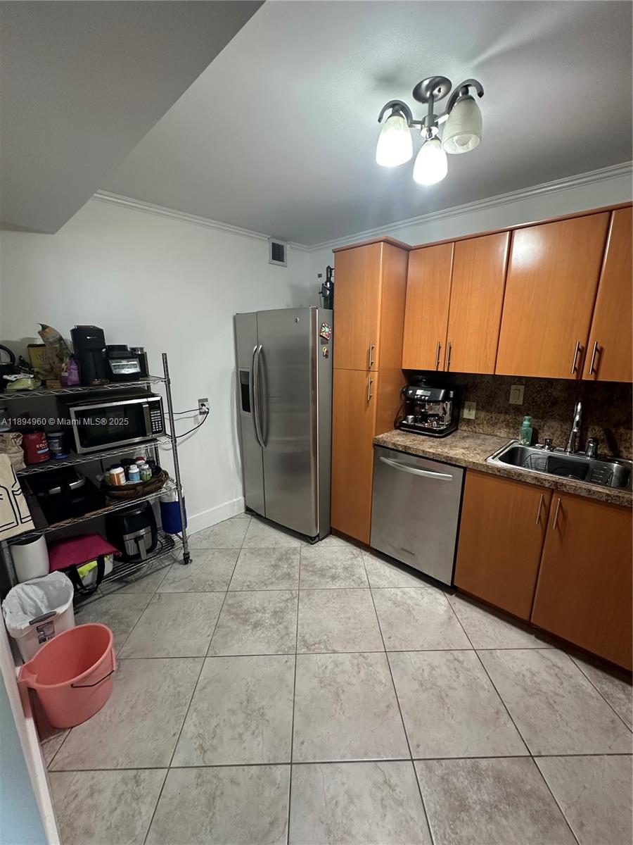 100 Bayview Dr 601 Property Photo 6