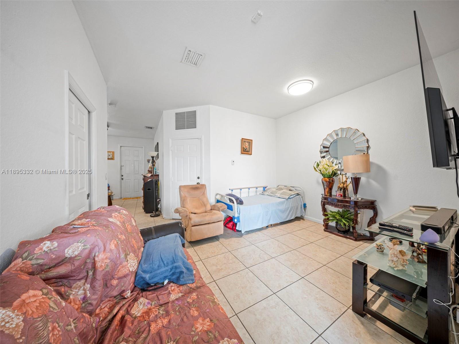 2104 Ne 3rd Ct Property Photo 9
