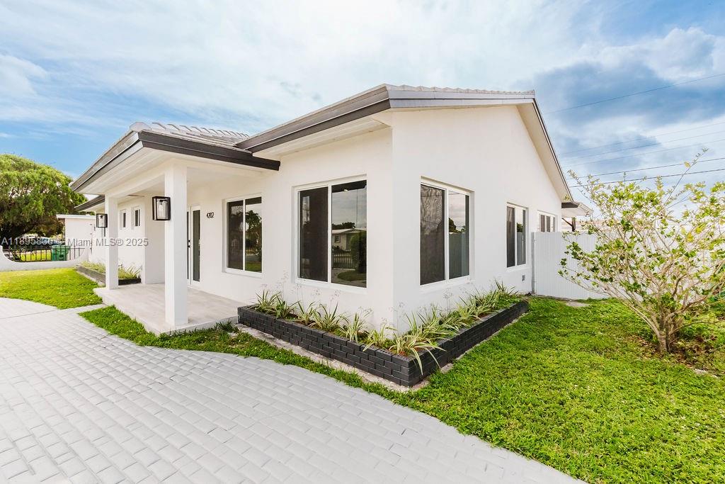 4202 Sw 98th Ave Property Photo 1