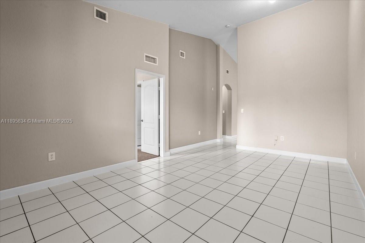1677 Se 27th Ct 202 Property Photo 4