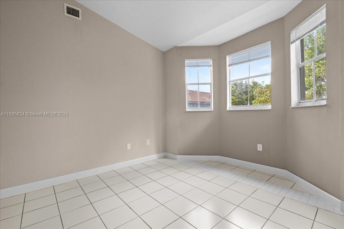 1677 Se 27th Ct 202 Property Photo 14