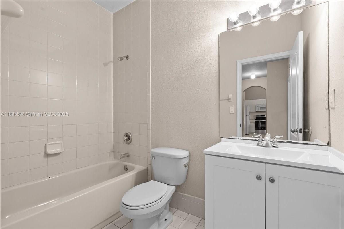 1677 Se 27th Ct 202 Property Photo 23