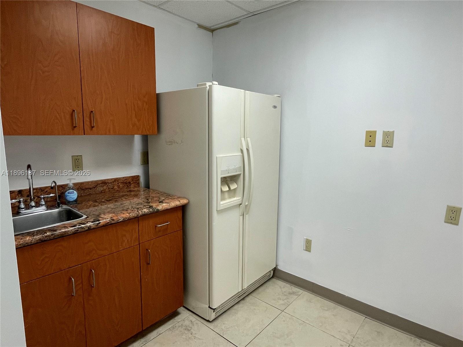 5501 N University Dr 103 Property Photo 5