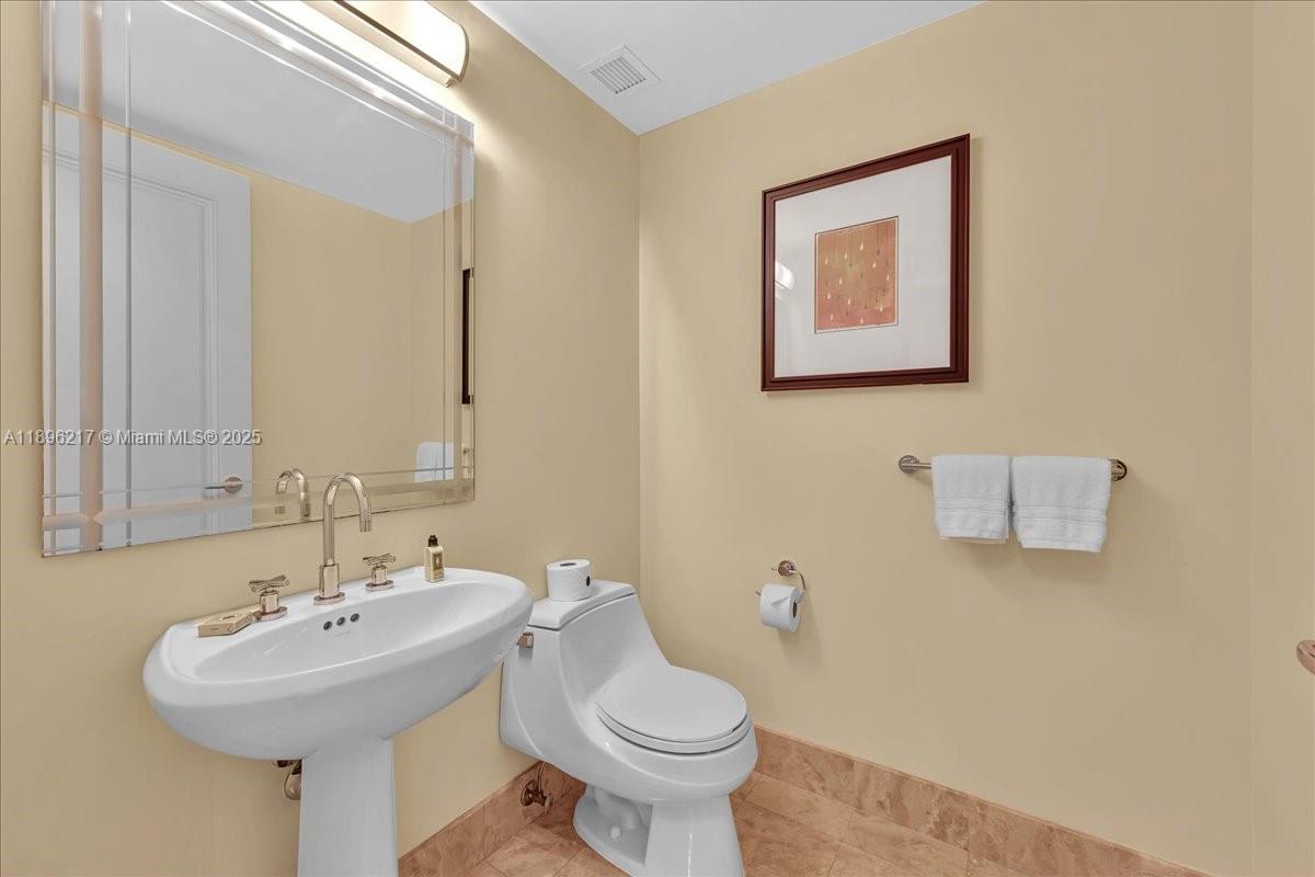 1435 Brickell Ave 3603 Property Photo 7