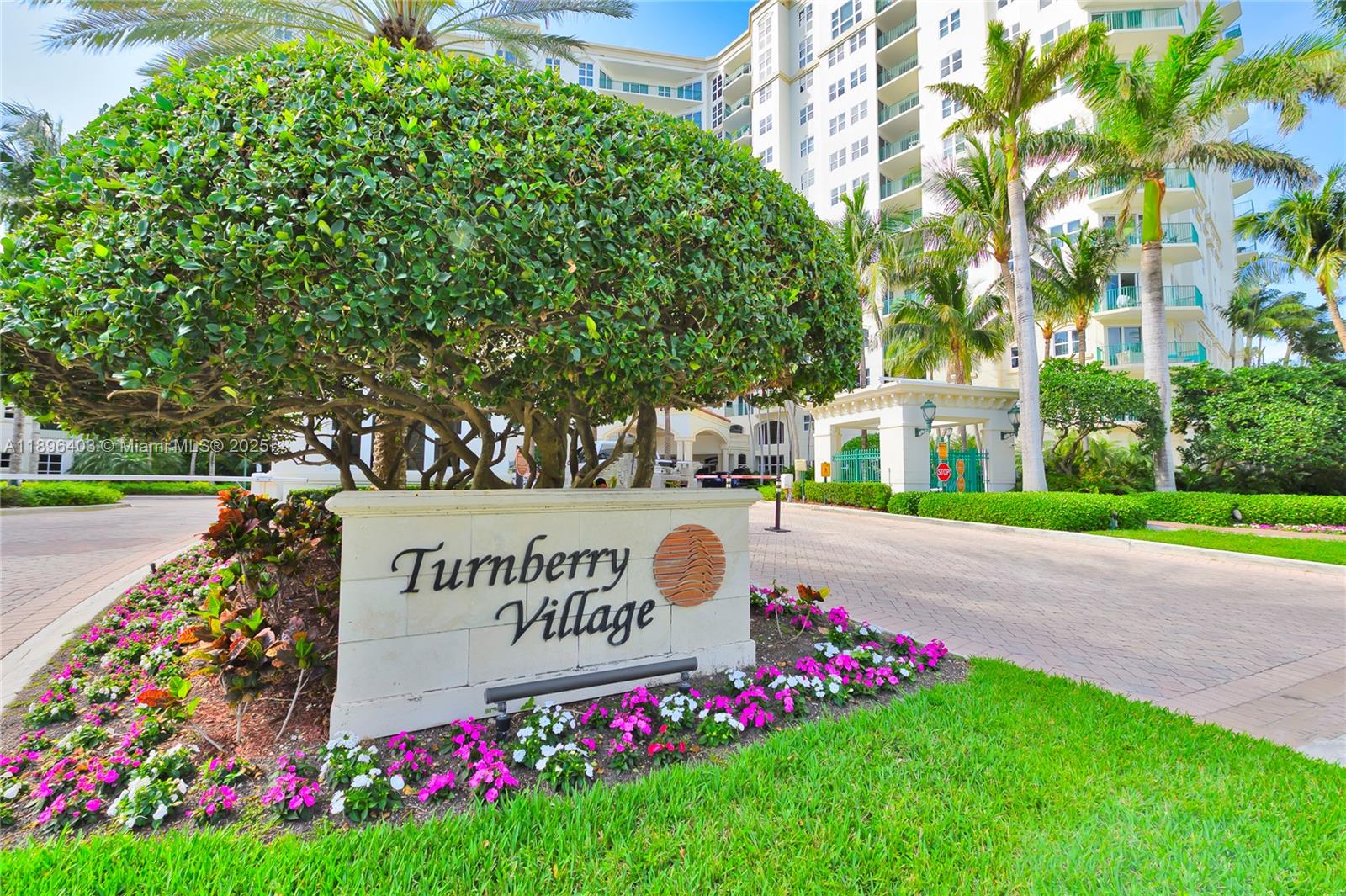 20000 E Country Club Dr 501 Property Photo 1