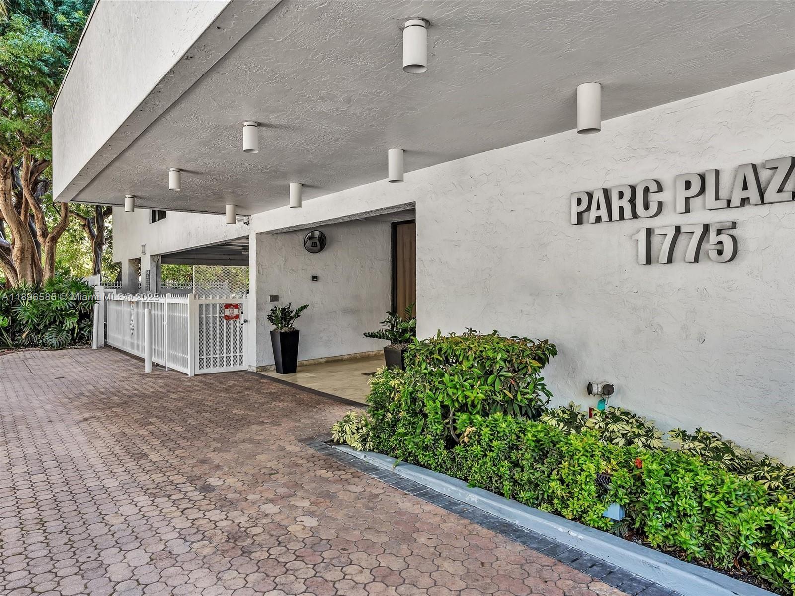 1775 Washington Ave 8b Property Photo 2
