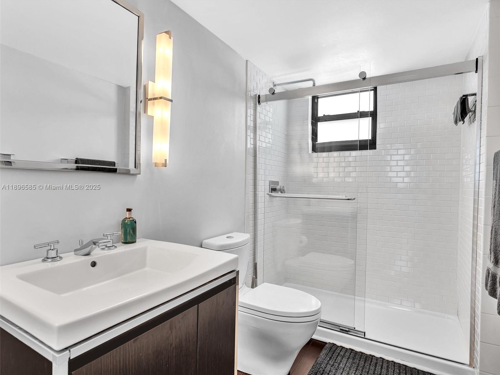 1775 Washington Ave 8b Property Photo 14