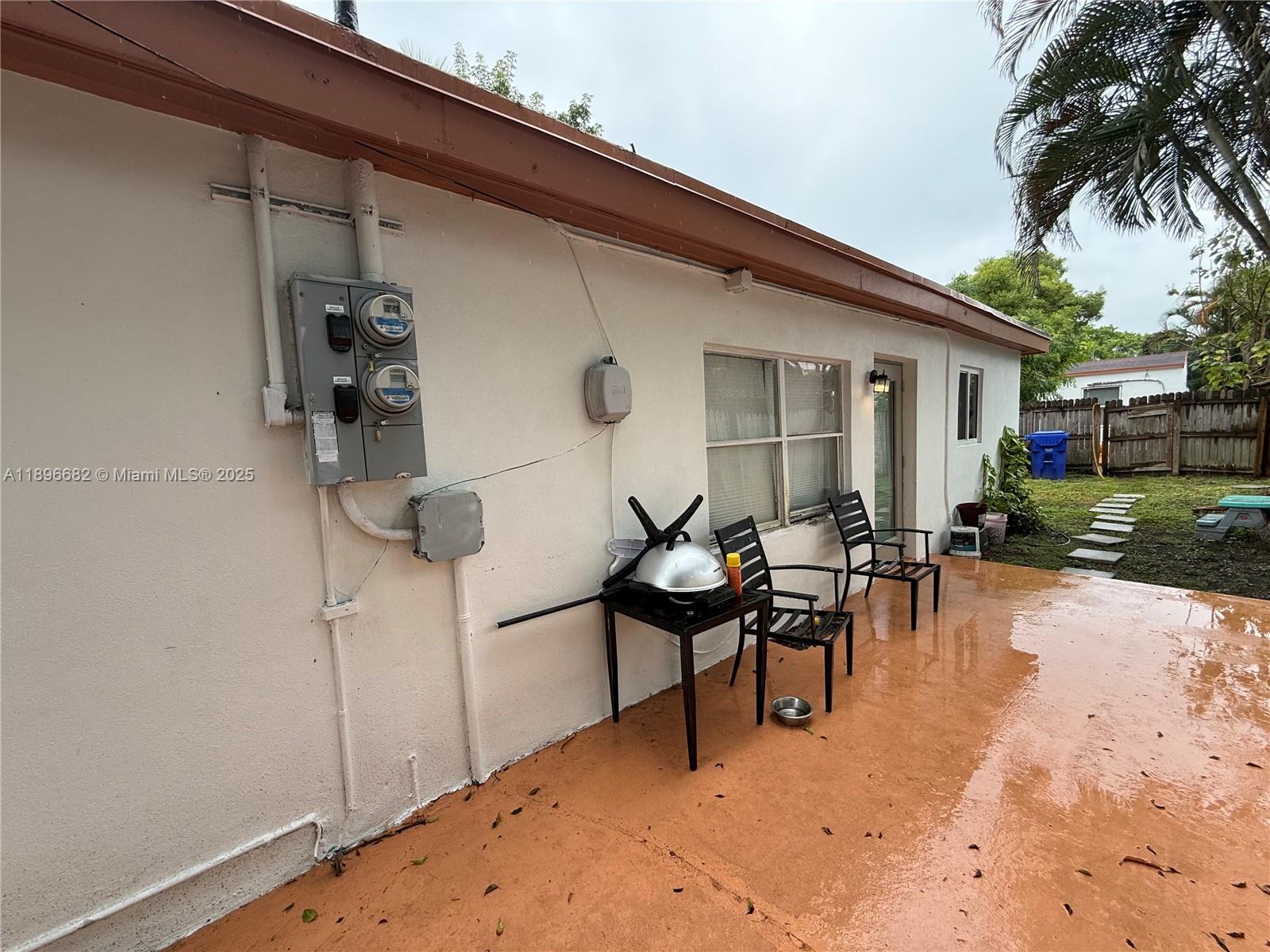 2534 Mckinley St Property Photo 3