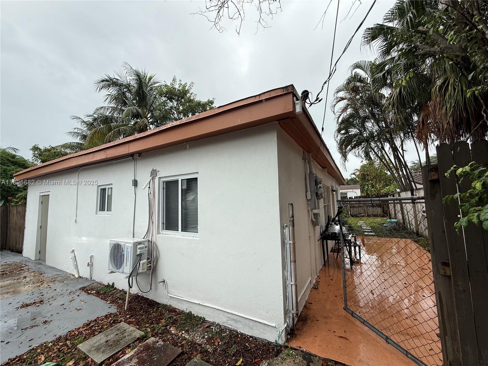 2534 Mckinley St Property Photo 4