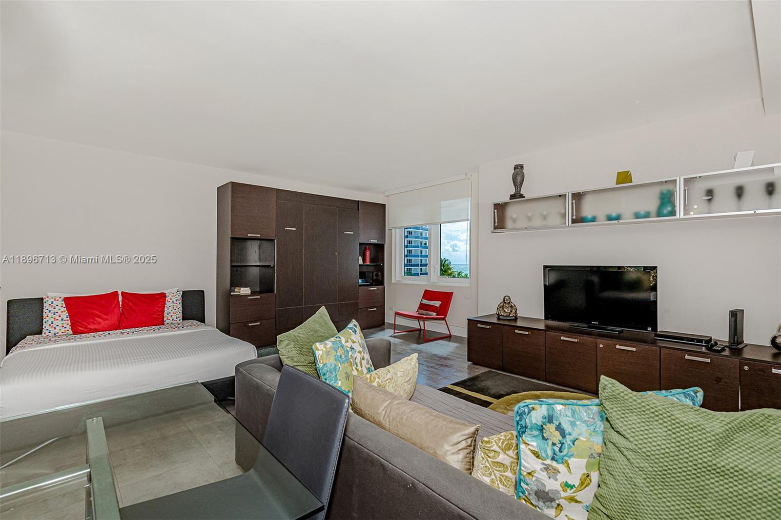 2301 Collins Ave 723 Property Photo 5