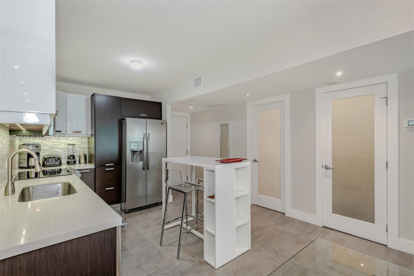 2301 Collins Ave 723 Property Photo 20