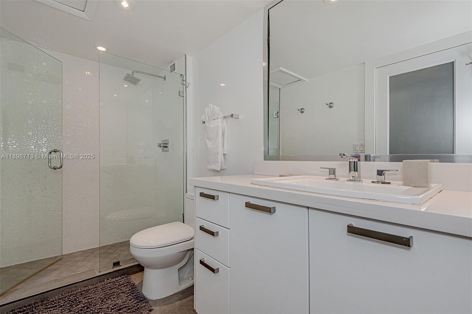 2301 Collins Ave 723 Property Photo 22