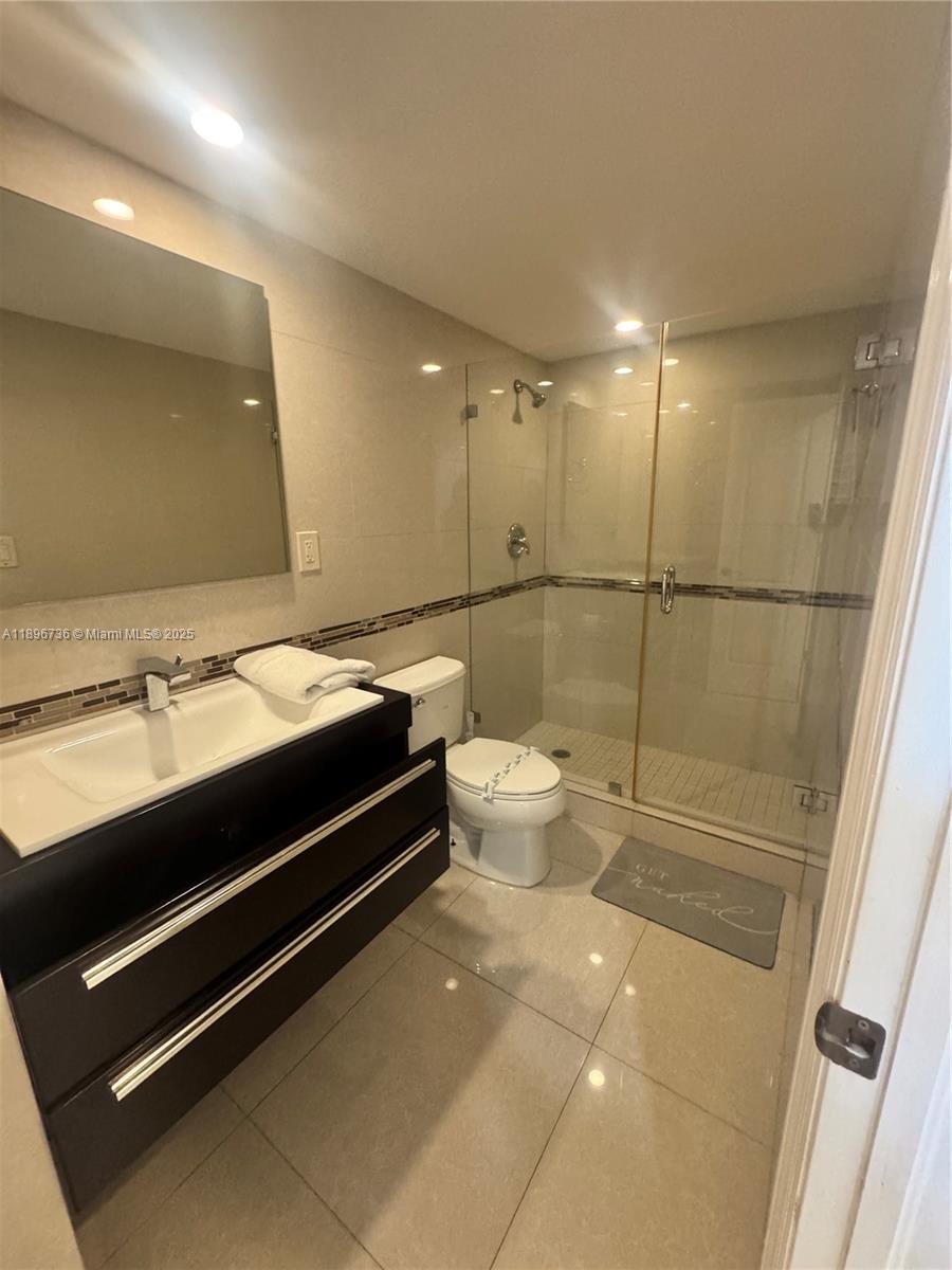19370 Collins Ave 1427 Property Photo 17