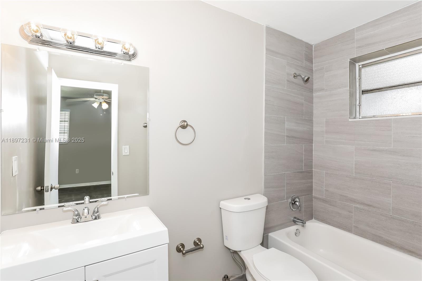 381 Ne 164th St 0 Property Photo 10