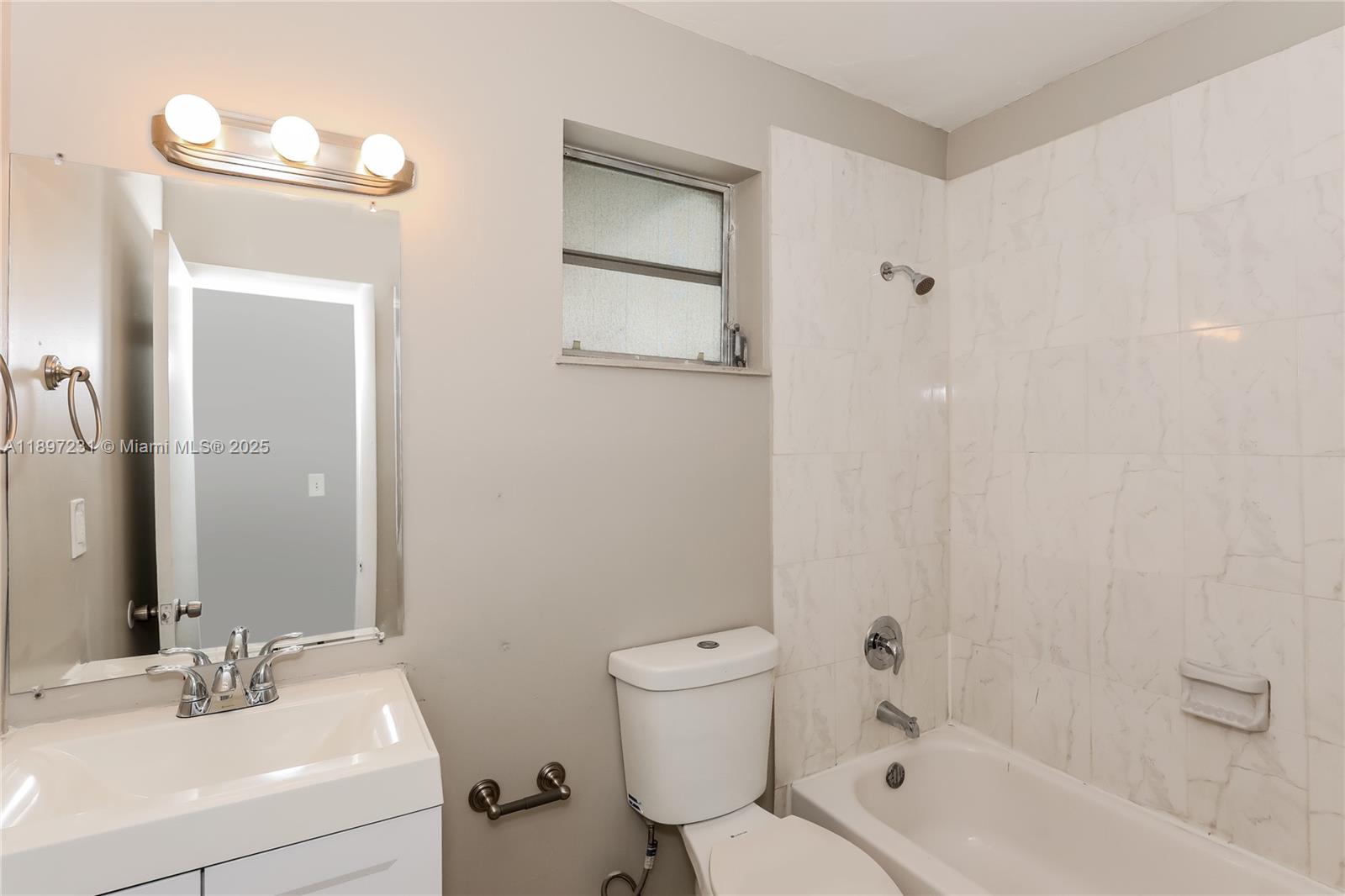 381 Ne 164th St 0 Property Photo 14