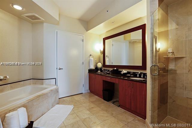 18001 Collins 1409 Property Photo 6
