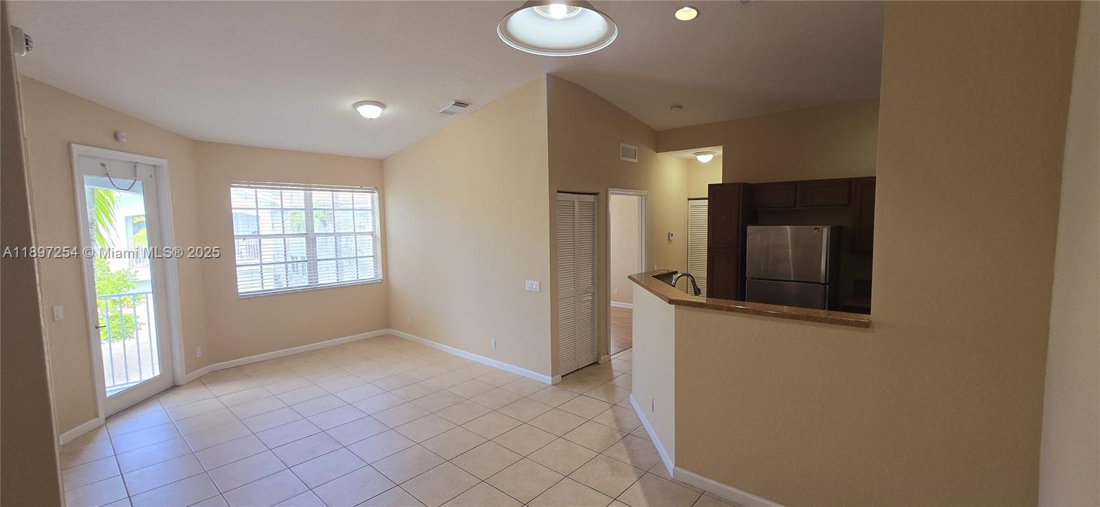 3020 Laurel Ridge Cir Property Photo 2