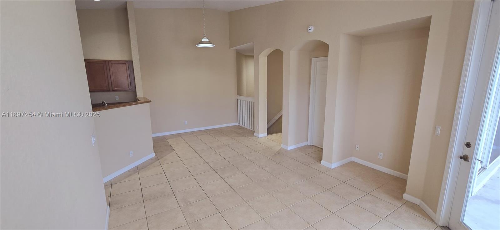 3020 Laurel Ridge Cir Property Photo 3