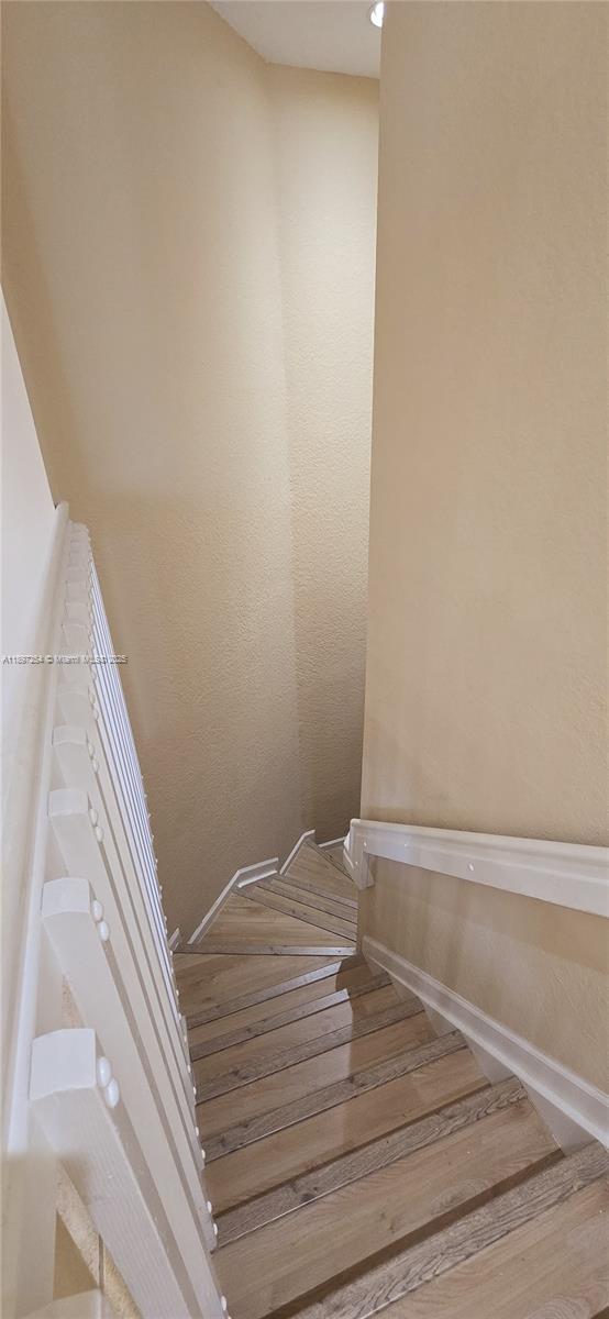3020 Laurel Ridge Cir Property Photo 4