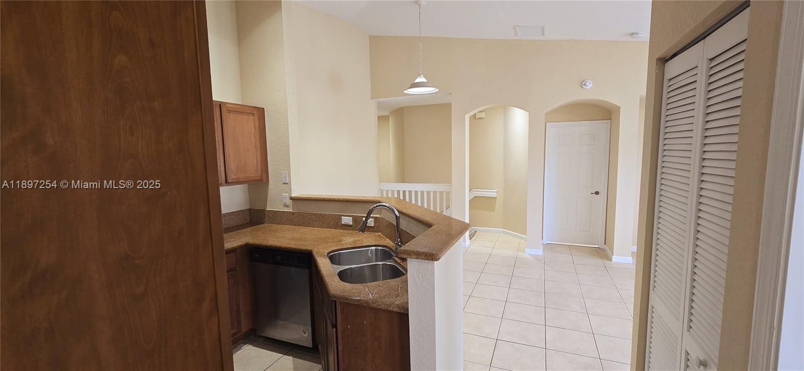 3020 Laurel Ridge Cir Property Photo 6