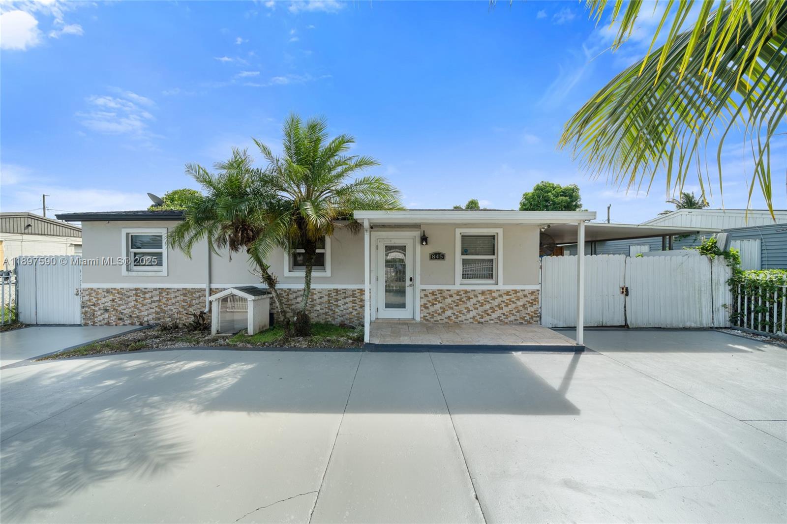 845 Nw 2nd St Property Photo 1