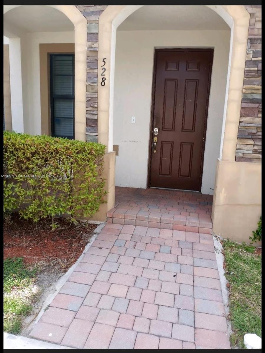 528 Se 32nd Ave 528 Property Photo 1