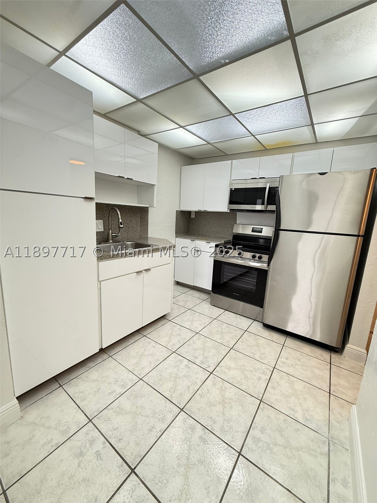 13499 Biscayne Blvd 811 Property Photo 2