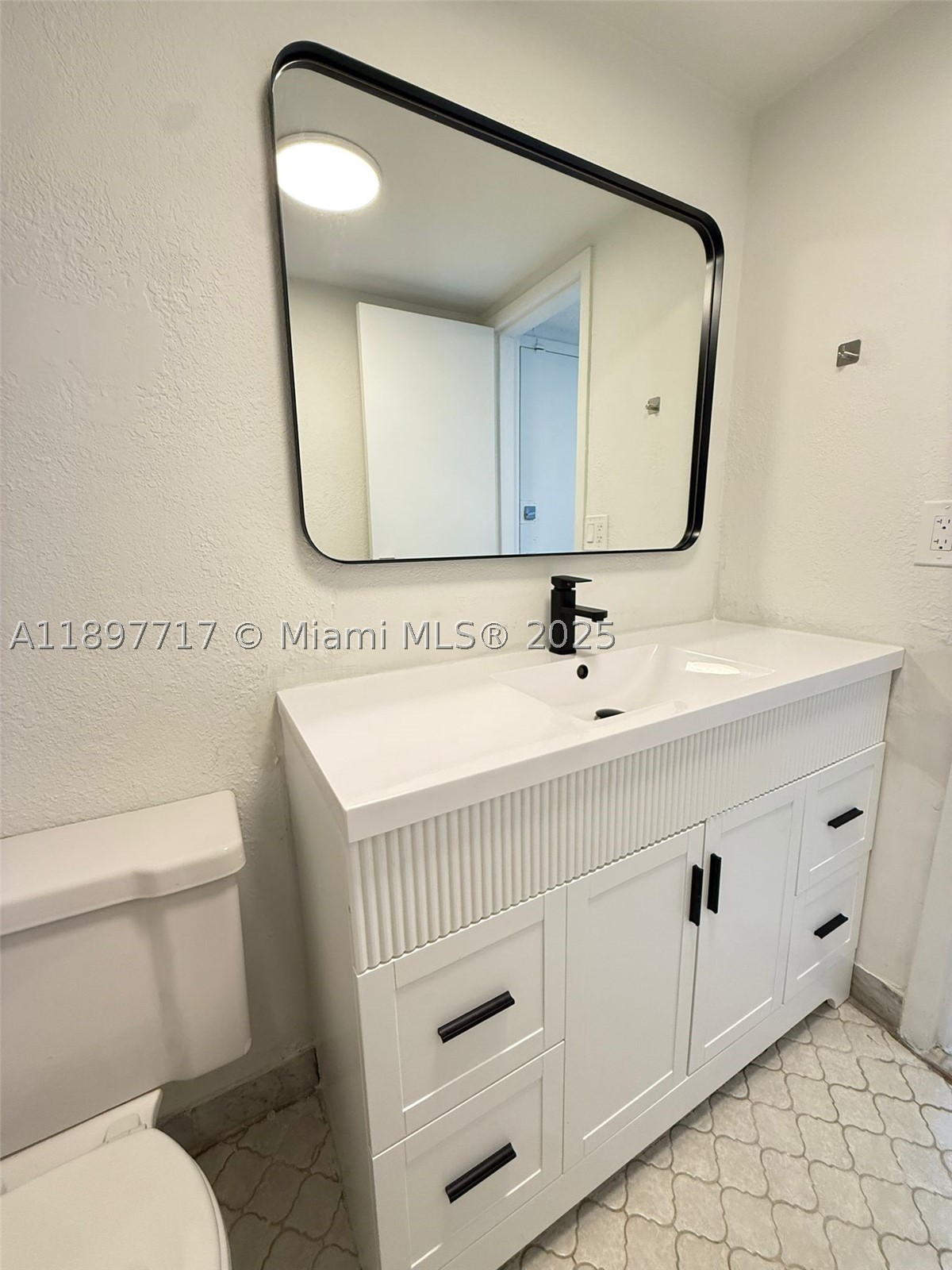 13499 Biscayne Blvd 811 Property Photo 3