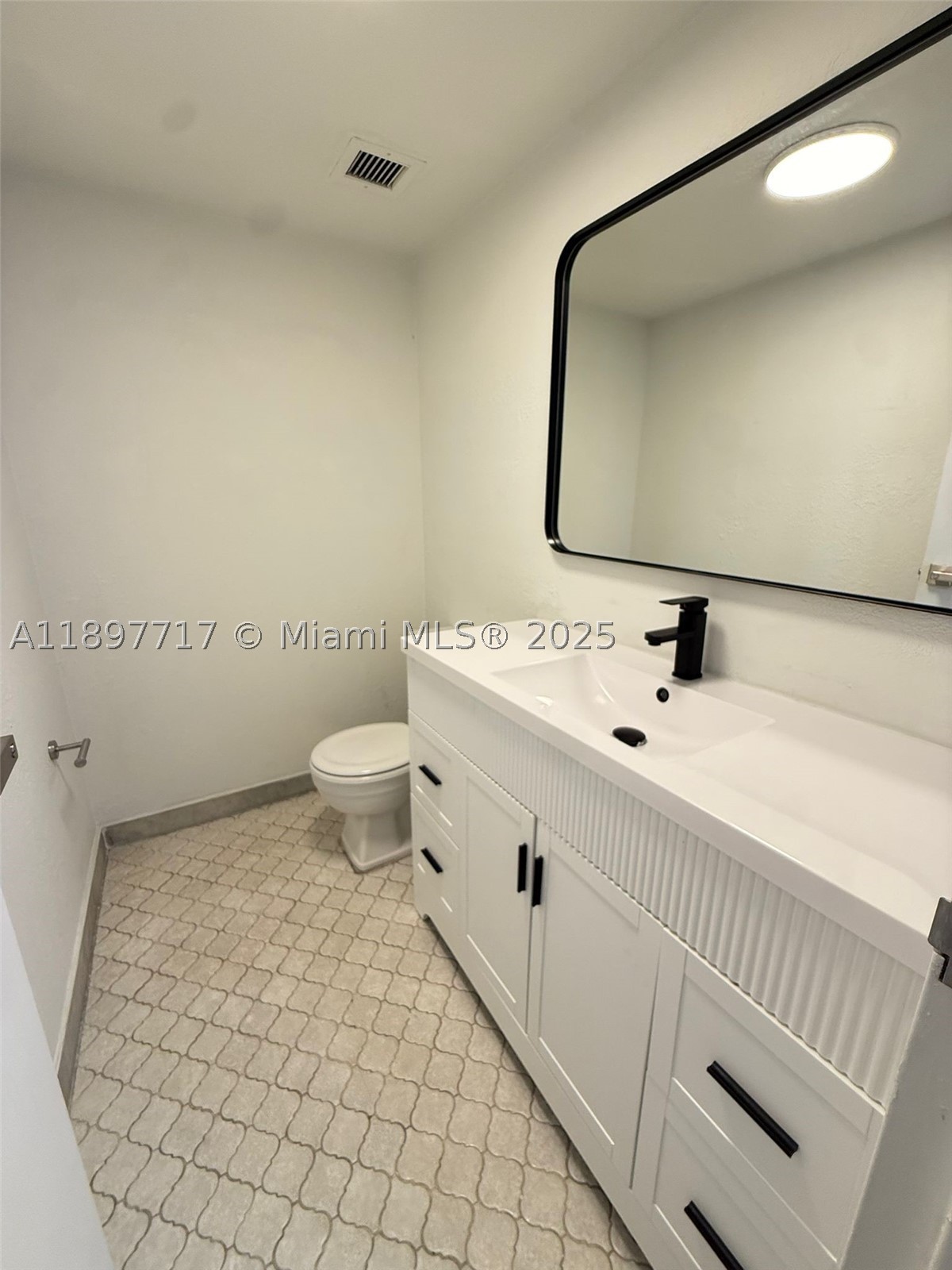 13499 Biscayne Blvd 811 Property Photo 4