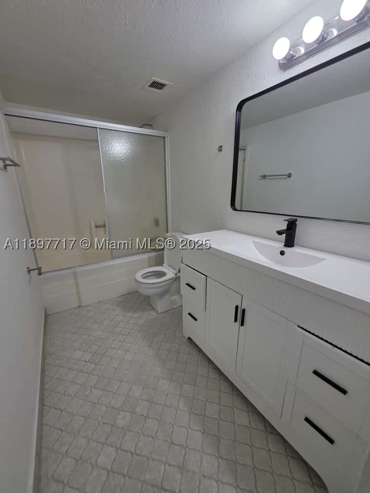 13499 Biscayne Blvd 811 Property Photo 11