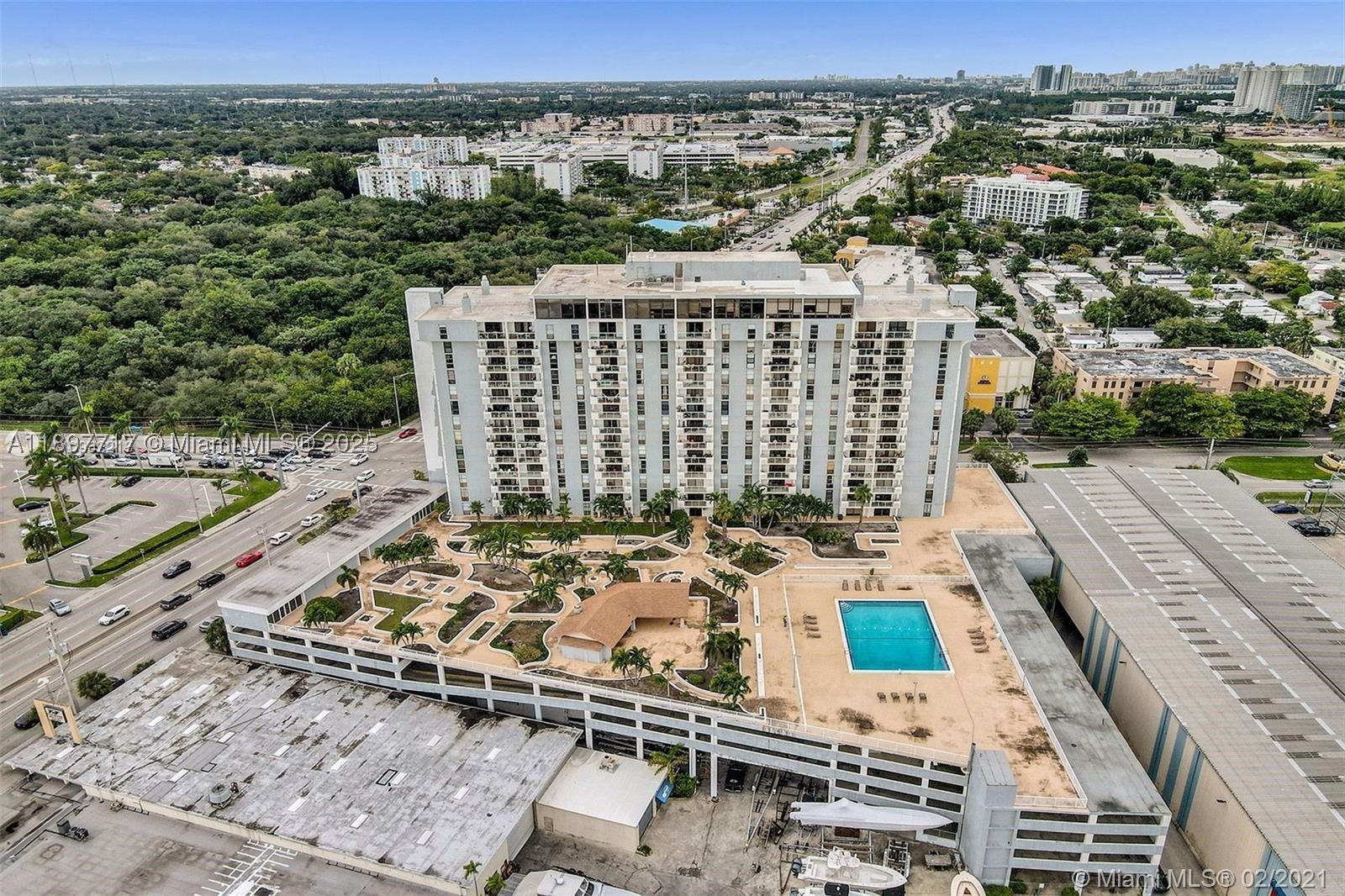 13499 Biscayne Blvd 811 Property Photo 18