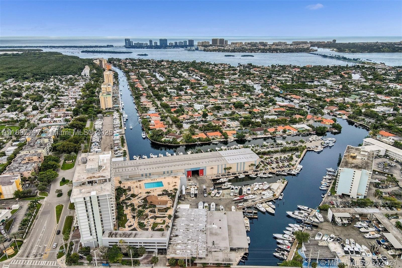 13499 Biscayne Blvd 811 Property Photo 19