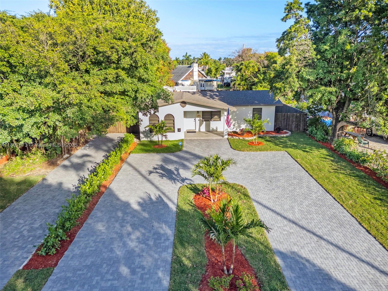 1075 Ne 12th Ave 1075 Property Photo 1