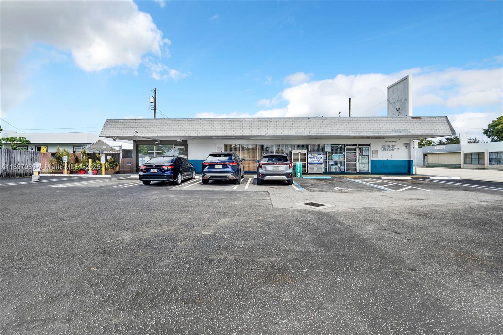 5509 & 5501 Broadway Property Photo 20