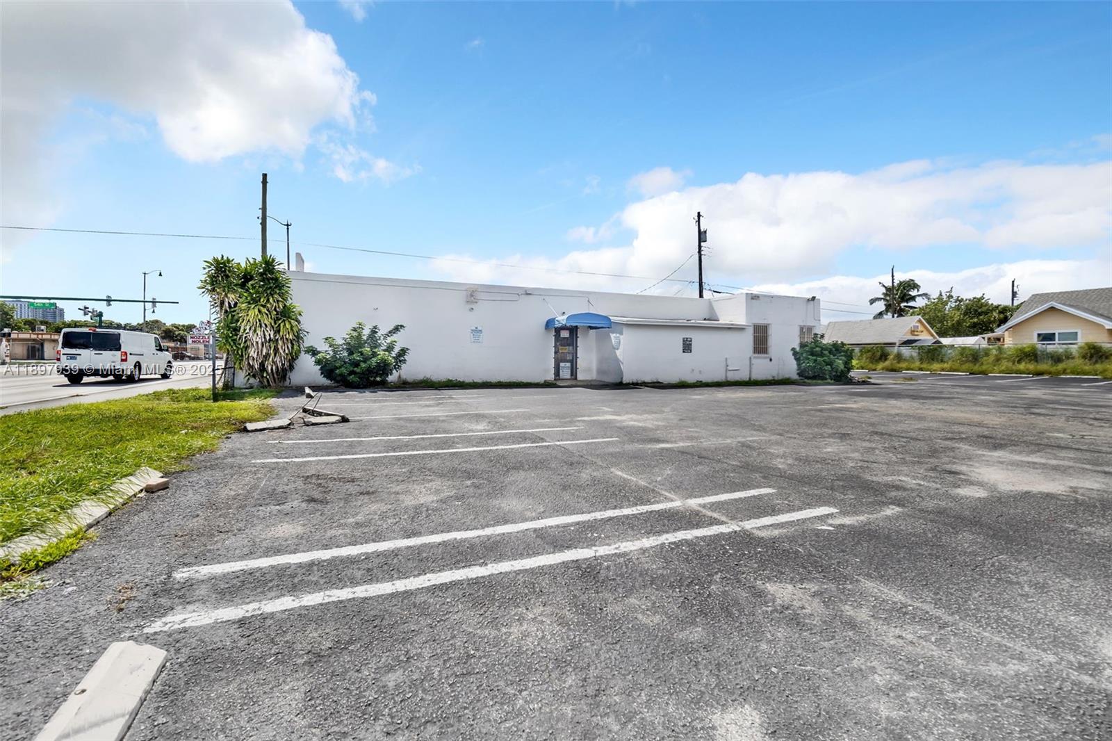 5509 & 5501 Broadway Property Photo 38