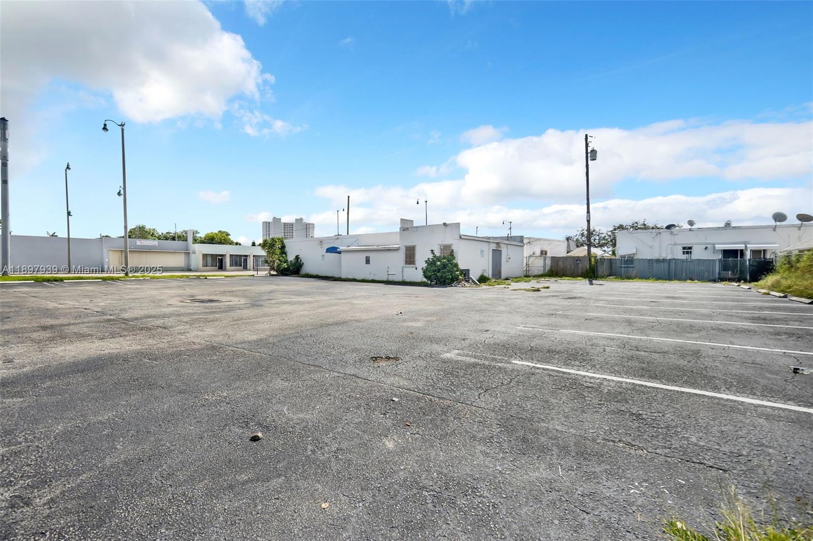 5509 & 5501 Broadway Property Photo 39