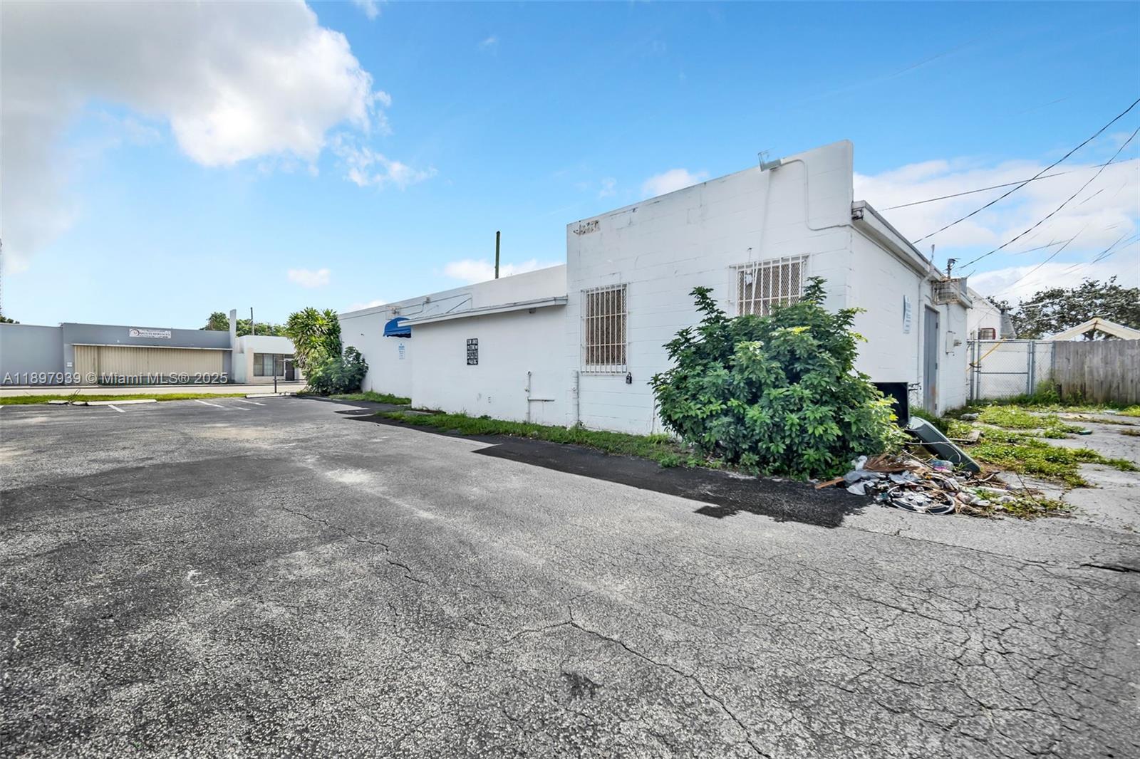 5509 & 5501 Broadway Property Photo 40