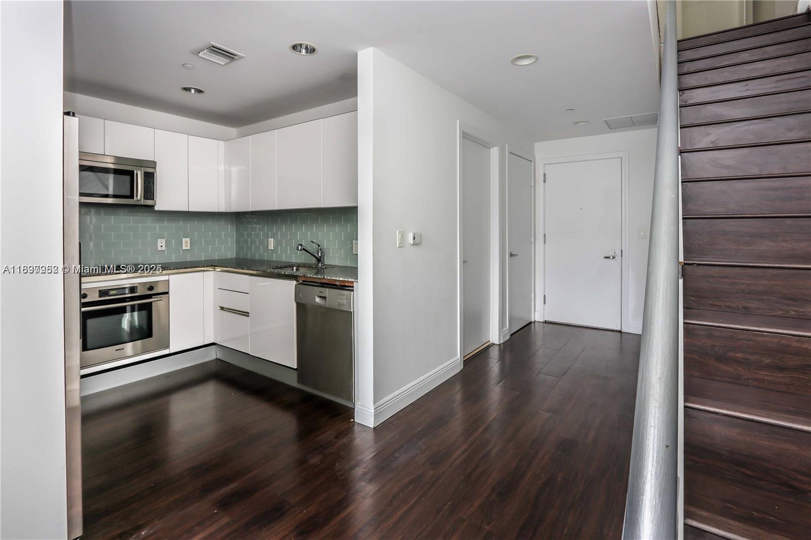 1050 Brickell Ave 414 Property Photo 10