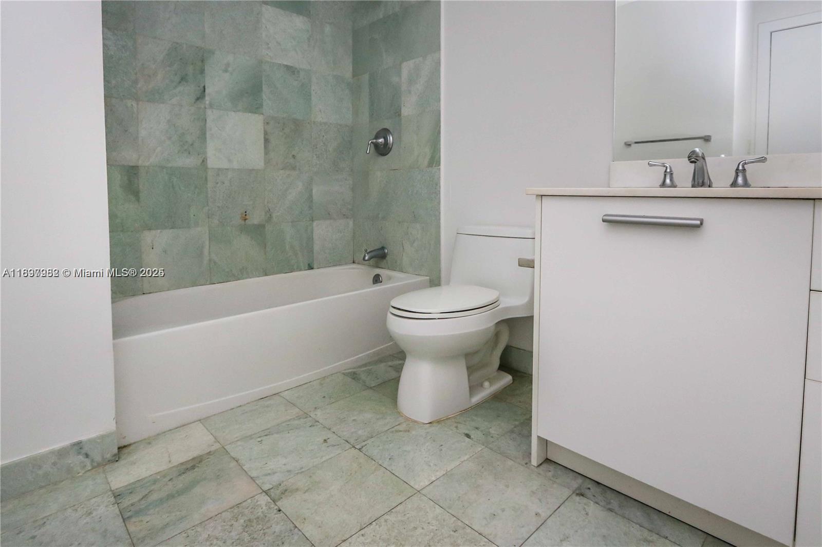 1050 Brickell Ave 414 Property Photo 15