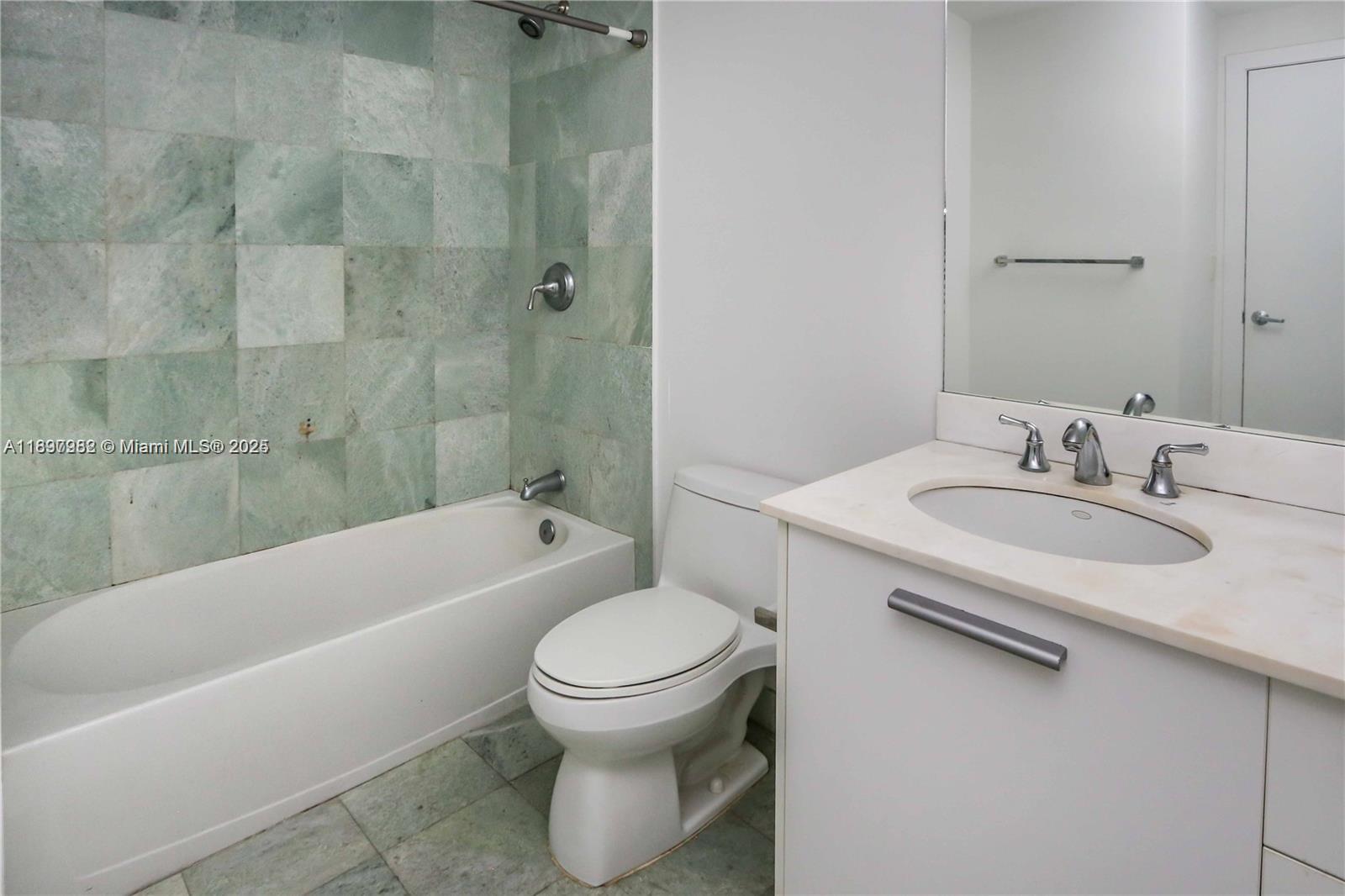 1050 Brickell Ave 414 Property Photo 16