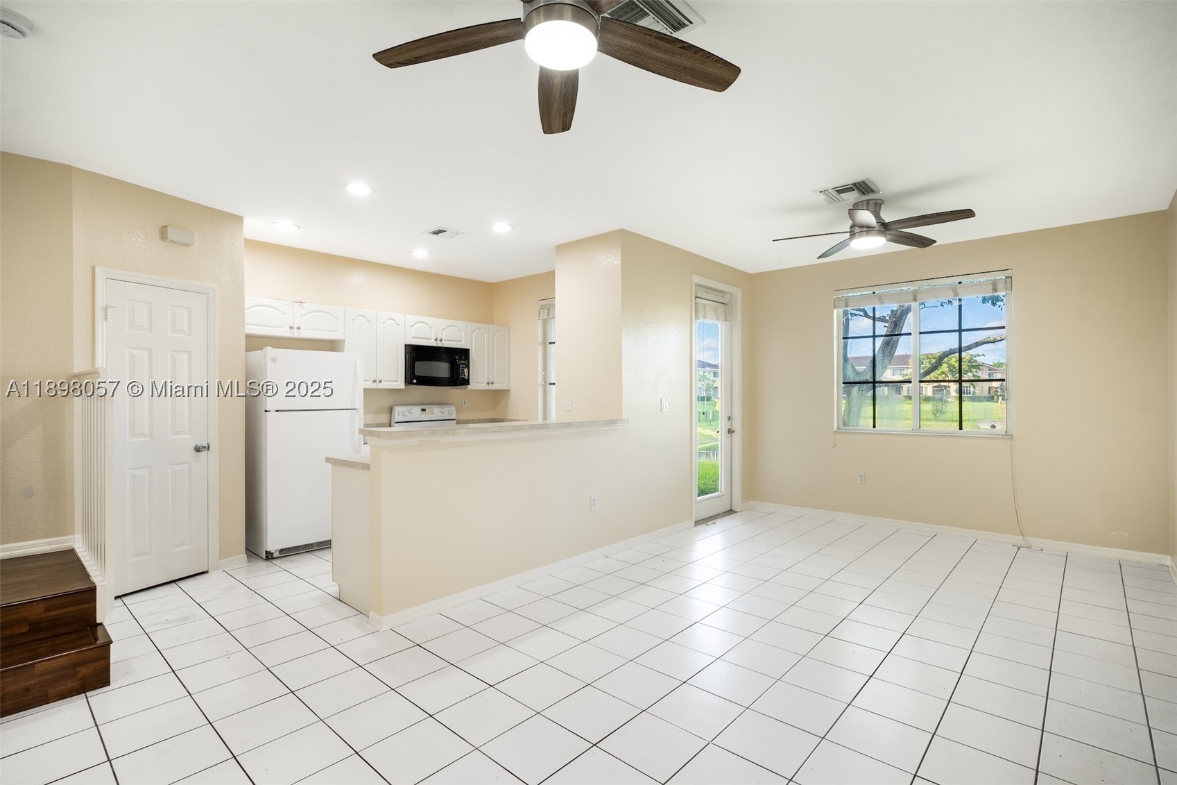 6051 Sw 19th Pl Property Photo 3