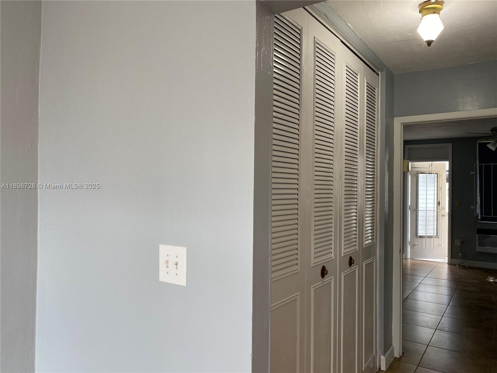 441 Collins Ave 27 Property Photo 10