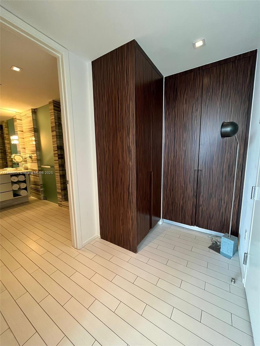 2201 Collins Ave 626 Property Photo 6