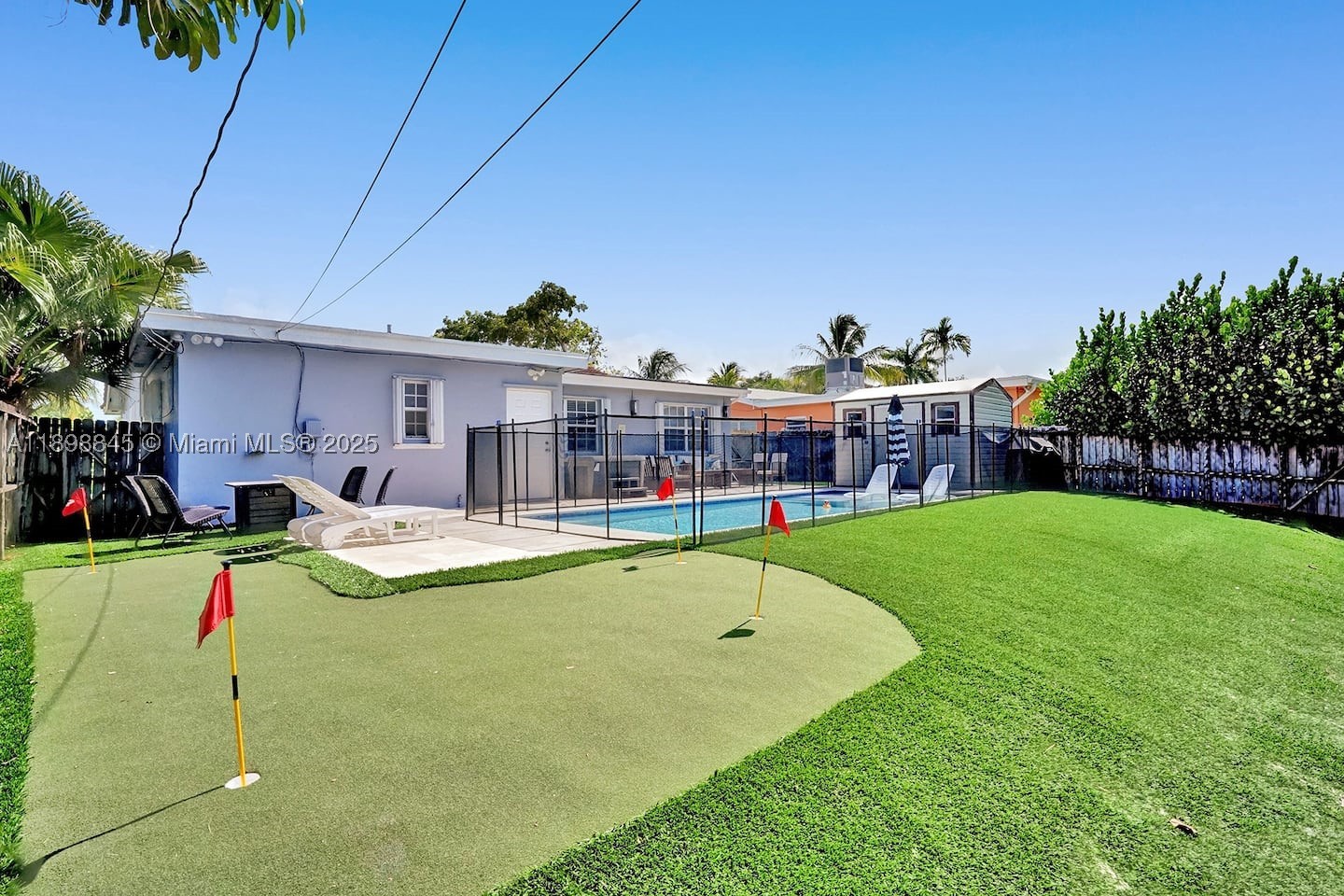 1305 Funston St Property Photo 3
