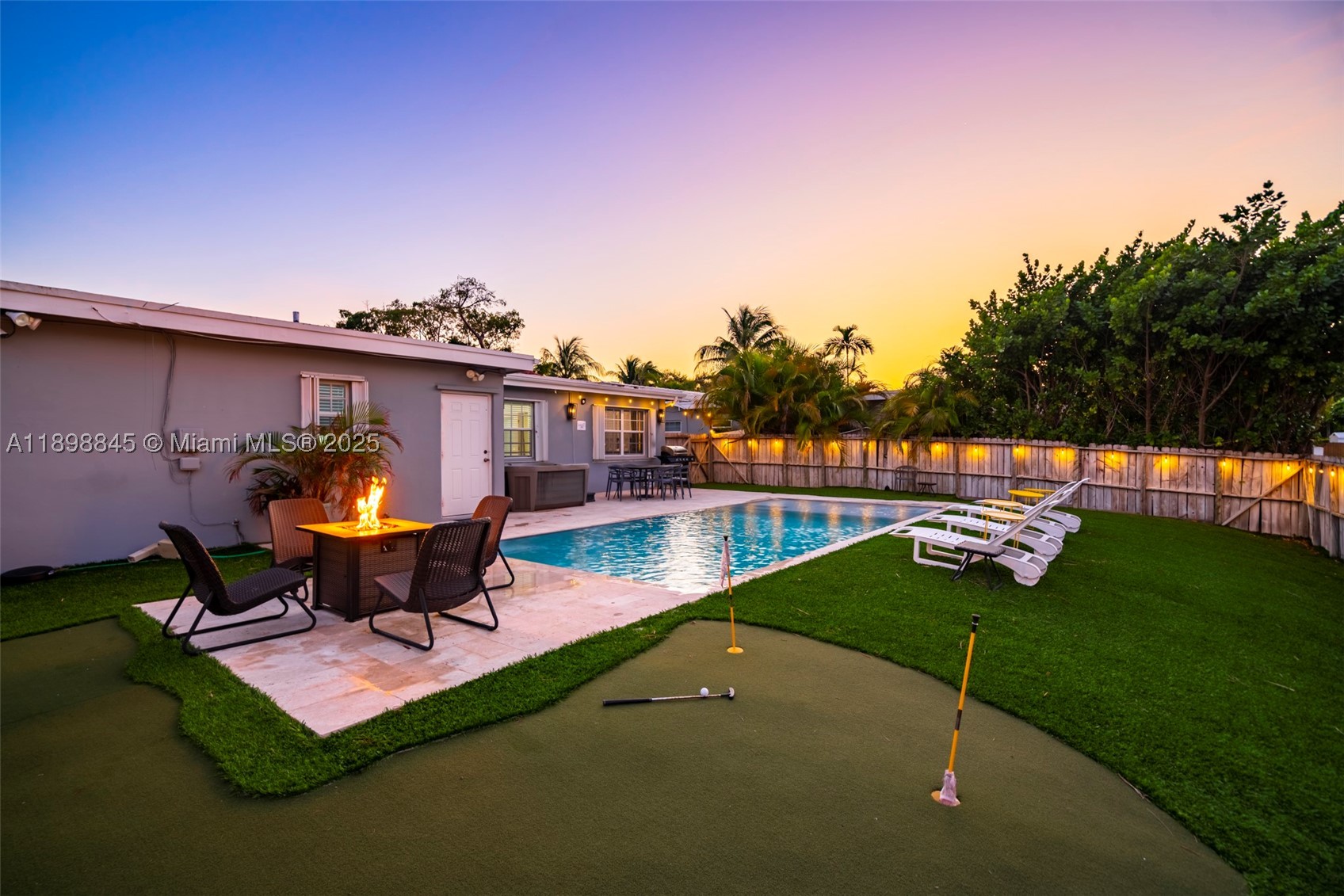 1305 Funston St Property Photo 4
