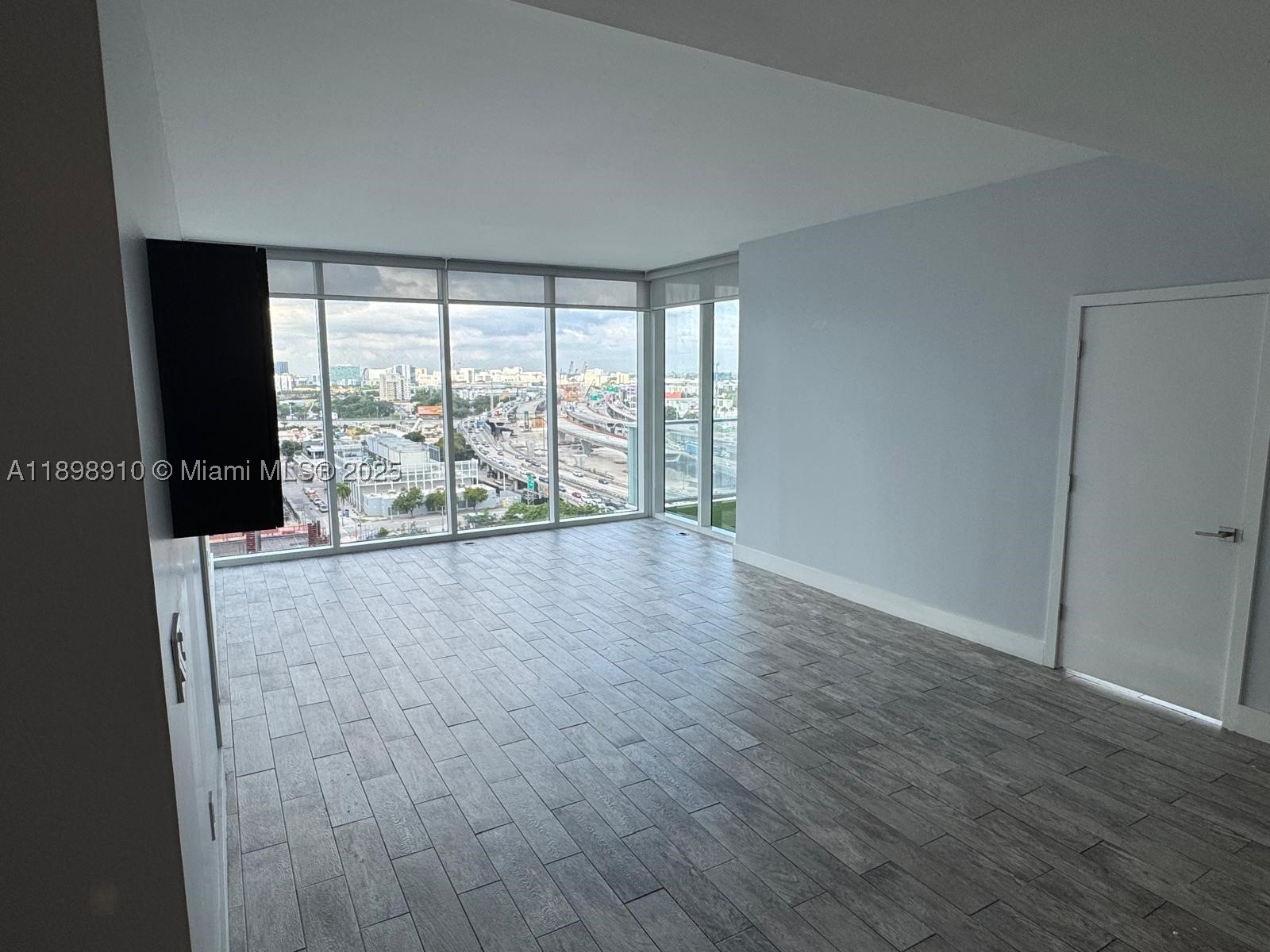 1040 Biscayne Blvd 1106 Property Photo 9