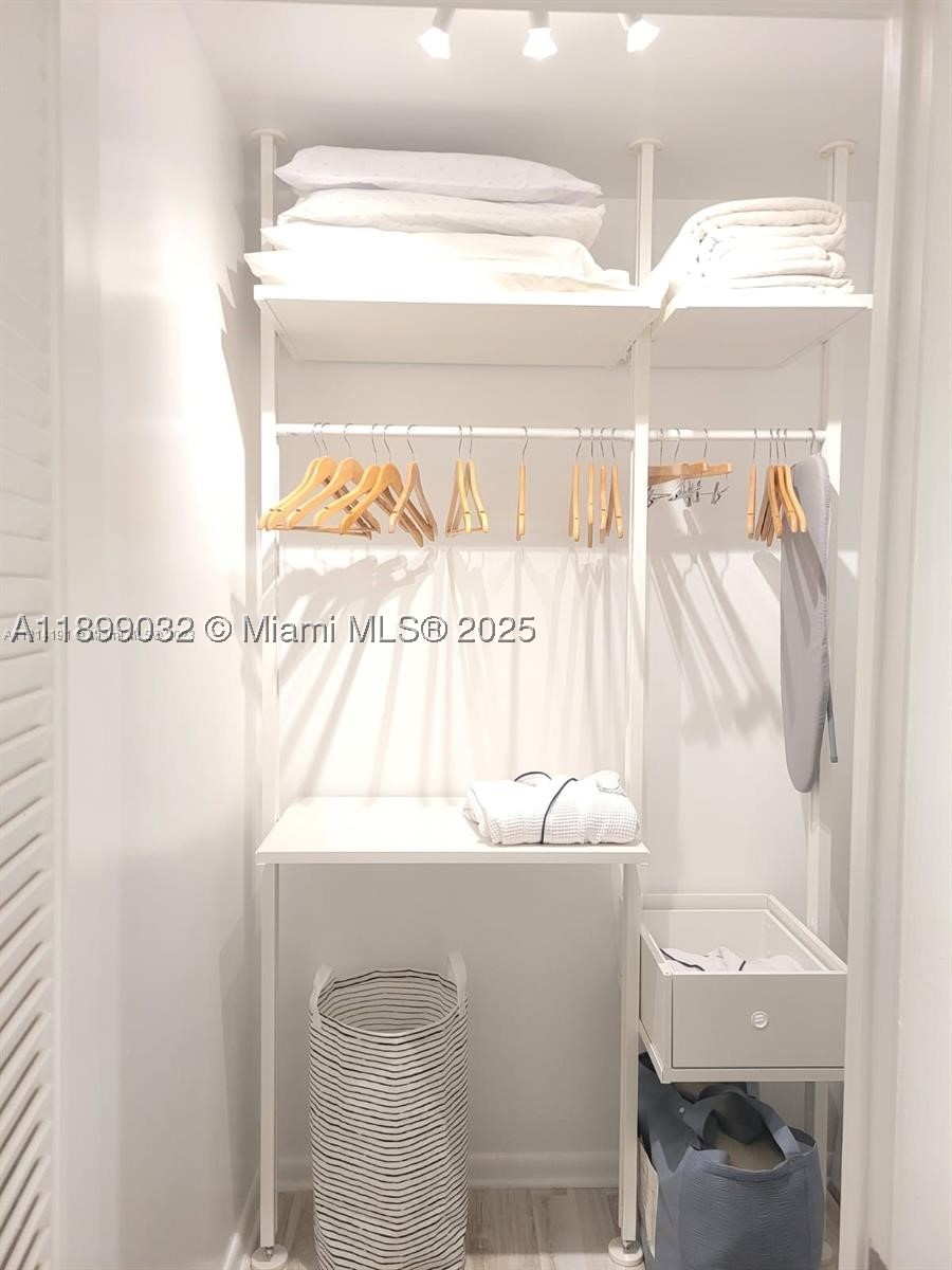 2301 Collins Ave 736 Property Photo 9
