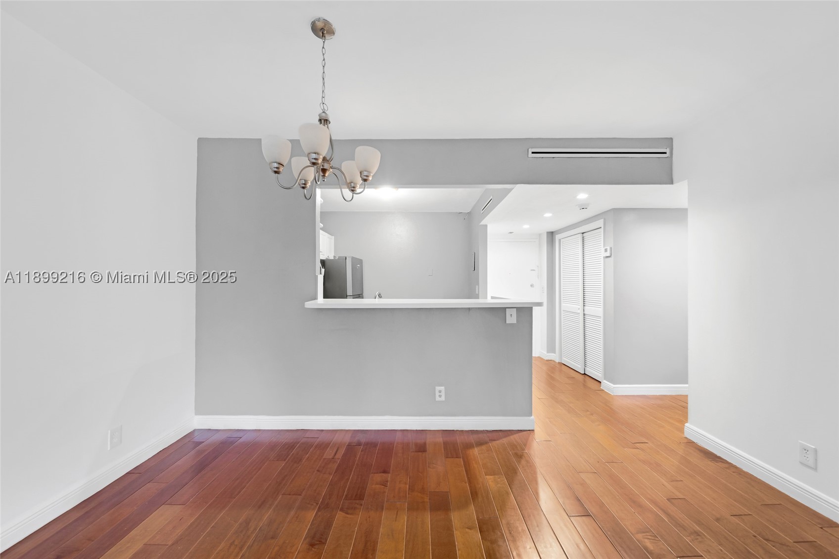 1455 N Treasure Dr 3k Property Photo 6